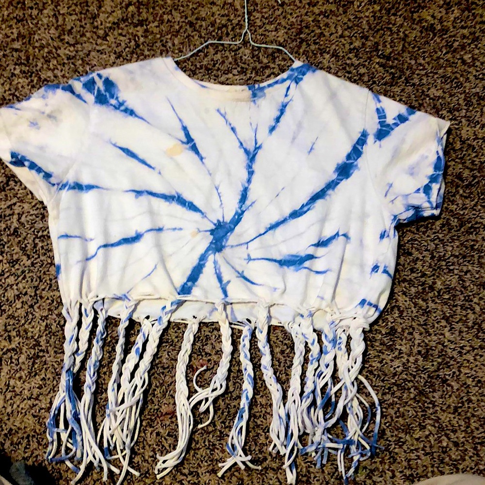 This is a small crop top with one or two stain (not very noticeable)